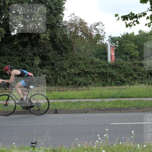 10.08.2025 - GEWOBA Citytriathlon Bremen Yannick Fuchs http://msf.ph/oto/8566991 10.08.2025 12:26:49 Radfahren 644, 668, 703, 710, 846, 889, 903, 928, 939, 946, 948 meine-sportfotos.de