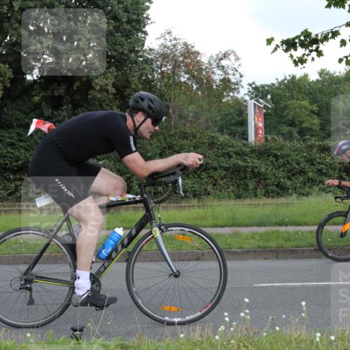 10.08.2025 - GEWOBA Citytriathlon Bremen Yannick Fuchs http://msf.ph/oto/8567007 10.08.2025 12:27:11 Radfahren 586, 607, 633, 727, 918, 962, 1003 meine-sportfotos.de