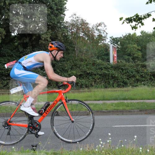 10.08.2025 - GEWOBA Citytriathlon Bremen Yannick Fuchs http://msf.ph/oto/8567012 10.08.2025 12:27:19 Radfahren 586, 607, 633, 792, 835, 918, 962 meine-sportfotos.de