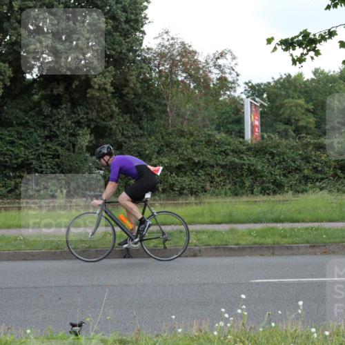 10.08.2025 - GEWOBA Citytriathlon Bremen Yannick Fuchs http://msf.ph/oto/8567013 10.08.2025 12:27:19 Radfahren 586, 607, 633, 792, 835, 918, 962 meine-sportfotos.de