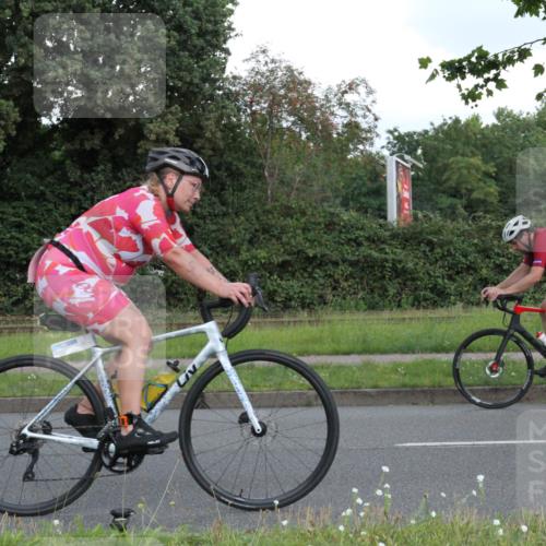 10.08.2025 - GEWOBA Citytriathlon Bremen Yannick Fuchs http://msf.ph/oto/8567017 10.08.2025 12:27:24 Radfahren 568, 586, 633, 792, 835, 918, 929, 962, 1038 meine-sportfotos.de