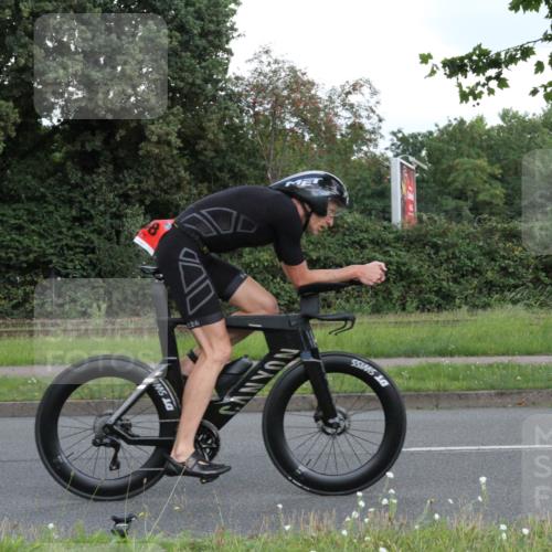 10.08.2025 - GEWOBA Citytriathlon Bremen Yannick Fuchs http://msf.ph/oto/8567022 10.08.2025 12:27:29 Radfahren 568, 586, 633, 647, 792, 835, 929, 962, 1038 meine-sportfotos.de