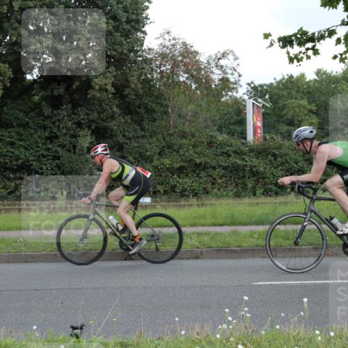 10.08.2025 - GEWOBA Citytriathlon Bremen Yannick Fuchs http://msf.ph/oto/8567023 10.08.2025 12:27:32 Radfahren 568, 586, 633, 647, 792, 835, 929, 962, 1038 meine-sportfotos.de