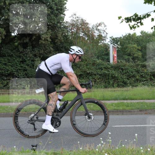 10.08.2025 - GEWOBA Citytriathlon Bremen Yannick Fuchs http://msf.ph/oto/8567025 10.08.2025 12:27:34 Radfahren 568, 586, 647, 792, 835, 929, 962, 1038 meine-sportfotos.de