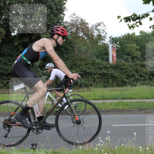 10.08.2025 - GEWOBA Citytriathlon Bremen Yannick Fuchs http://msf.ph/oto/8567030 10.08.2025 12:27:39 Radfahren 568, 647, 819, 835, 929, 963, 1038 meine-sportfotos.de