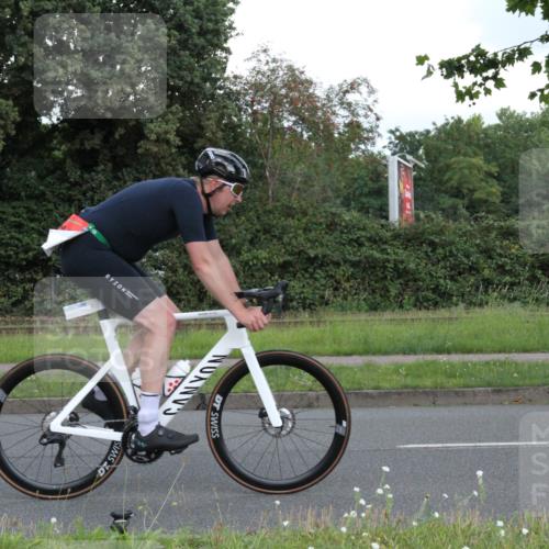 10.08.2025 - GEWOBA Citytriathlon Bremen Yannick Fuchs http://msf.ph/oto/8567034 10.08.2025 12:27:56 Radfahren 593, 669, 674, 676, 697, 712, 713, 716, 800, 819, 885, 907, 963 meine-sportfotos.de