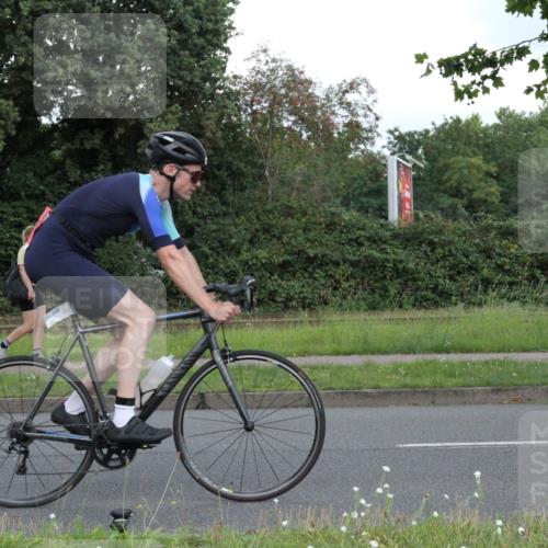10.08.2025 - GEWOBA Citytriathlon Bremen Yannick Fuchs http://msf.ph/oto/8567037 10.08.2025 12:28:00 Radfahren 593, 651, 669, 674, 676, 697, 712, 713, 716, 800, 819, 885, 907, 963 meine-sportfotos.de
