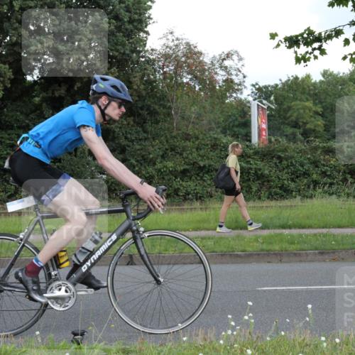10.08.2025 - GEWOBA Citytriathlon Bremen Yannick Fuchs http://msf.ph/oto/8567039 10.08.2025 12:28:03 Radfahren 593, 651, 669, 674, 676, 697, 712, 713, 716, 748, 800, 885, 898, 907, 963 meine-sportfotos.de