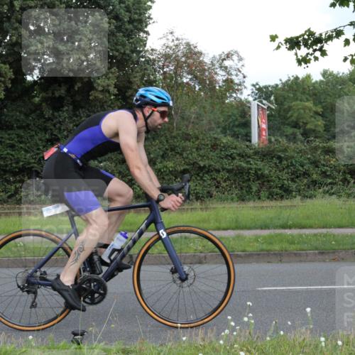 10.08.2025 - GEWOBA Citytriathlon Bremen Yannick Fuchs http://msf.ph/oto/8567046 10.08.2025 12:28:12 Radfahren 593, 651, 676, 685, 697, 713, 716, 748, 885, 898, 907 meine-sportfotos.de