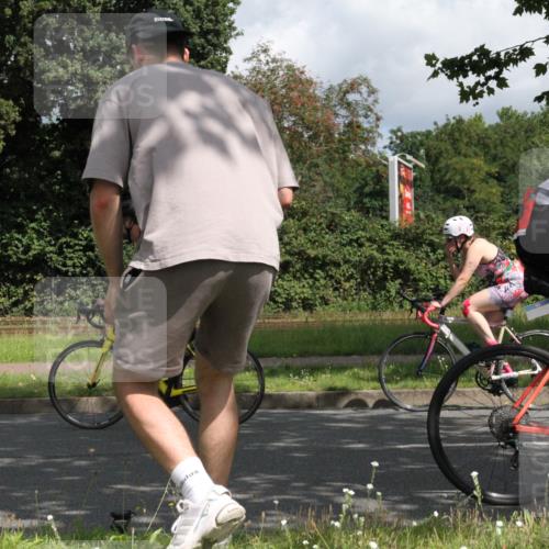10.08.2025 - GEWOBA Citytriathlon Bremen Yannick Fuchs http://msf.ph/oto/8567121 10.08.2025 12:28:54 Radfahren 573, 659, 851 meine-sportfotos.de