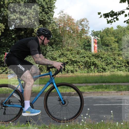 10.08.2025 - GEWOBA Citytriathlon Bremen Yannick Fuchs http://msf.ph/oto/8567137 10.08.2025 12:29:16 Radfahren 576, 583, 605, 656, 679, 799, 1007, 1030 meine-sportfotos.de