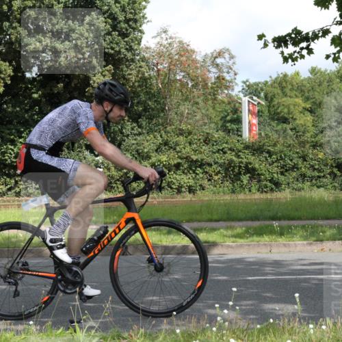 10.08.2025 - GEWOBA Citytriathlon Bremen Yannick Fuchs http://msf.ph/oto/8567145 10.08.2025 12:29:25 Radfahren 576, 583, 605, 656, 679, 687, 771, 799, 927, 1007, 1030 meine-sportfotos.de