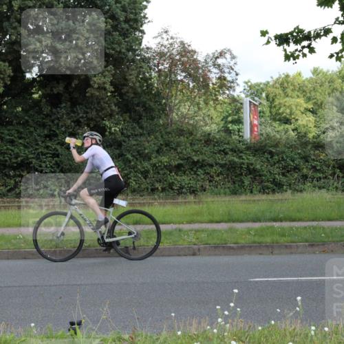 10.08.2025 - GEWOBA Citytriathlon Bremen Yannick Fuchs http://msf.ph/oto/8567153 10.08.2025 12:29:37 Radfahren 645, 679, 687, 751, 771, 922, 927, 1030 meine-sportfotos.de