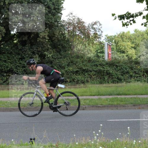 10.08.2025 - GEWOBA Citytriathlon Bremen Yannick Fuchs http://msf.ph/oto/8567154 10.08.2025 12:29:38 Radfahren 645, 679, 687, 751, 771, 922, 927, 942, 1030 meine-sportfotos.de