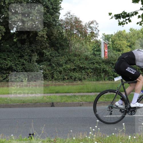10.08.2025 - GEWOBA Citytriathlon Bremen Yannick Fuchs http://msf.ph/oto/8567205 10.08.2025 12:30:41 Radfahren 587, 752, 767, 916, 924, 932, 937, 951, 1011, 1020, 1022, 1026 meine-sportfotos.de