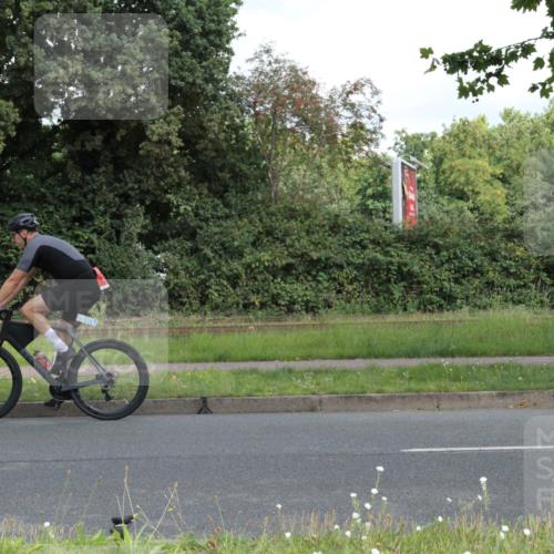 10.08.2025 - GEWOBA Citytriathlon Bremen Yannick Fuchs http://msf.ph/oto/8567207 10.08.2025 12:30:43 Radfahren 587, 752, 767, 916, 924, 937, 951, 1011, 1020, 1022, 1026 meine-sportfotos.de