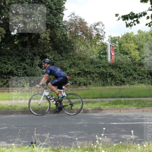10.08.2025 - GEWOBA Citytriathlon Bremen Yannick Fuchs http://msf.ph/oto/8567208 10.08.2025 12:30:43 Radfahren 587, 752, 767, 916, 924, 937, 951, 1011, 1020, 1022, 1026 meine-sportfotos.de