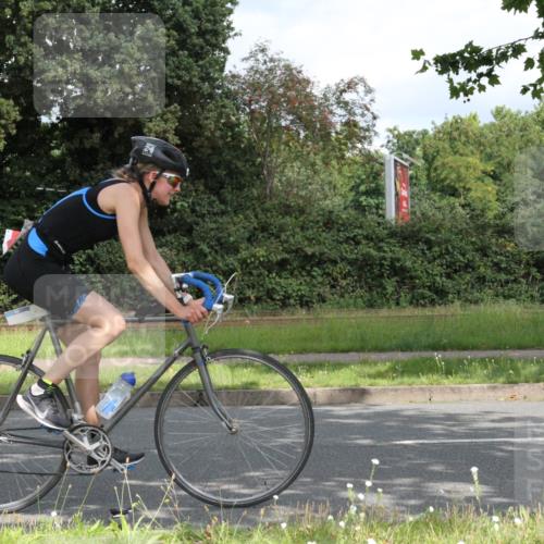 10.08.2025 - GEWOBA Citytriathlon Bremen Yannick Fuchs http://msf.ph/oto/8567209 10.08.2025 12:30:44 Radfahren 587, 752, 767, 916, 924, 937, 951, 1011, 1020, 1022, 1026 meine-sportfotos.de