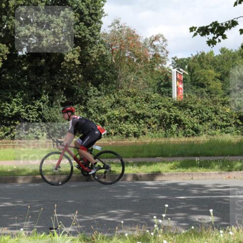10.08.2025 - GEWOBA Citytriathlon Bremen Yannick Fuchs http://msf.ph/oto/8567222 10.08.2025 12:30:58 Radfahren 587, 621, 692, 752, 801, 916, 951, 1020, 1026 meine-sportfotos.de