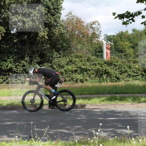 10.08.2025 - GEWOBA Citytriathlon Bremen Yannick Fuchs http://msf.ph/oto/8567228 10.08.2025 12:31:08 Radfahren 575, 621, 630, 692, 753, 801 meine-sportfotos.de