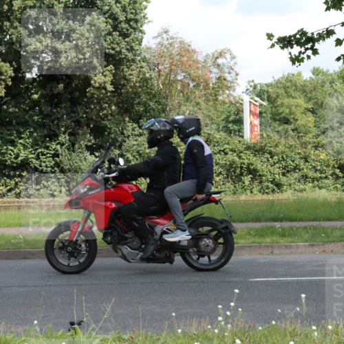 10.08.2025 - GEWOBA Citytriathlon Bremen Yannick Fuchs http://msf.ph/oto/8567259 10.08.2025 12:31:44 Radfahren 552, 564, 615, 627, 649, 654, 655, 666, 667, 788, 793, 863, 950 meine-sportfotos.de