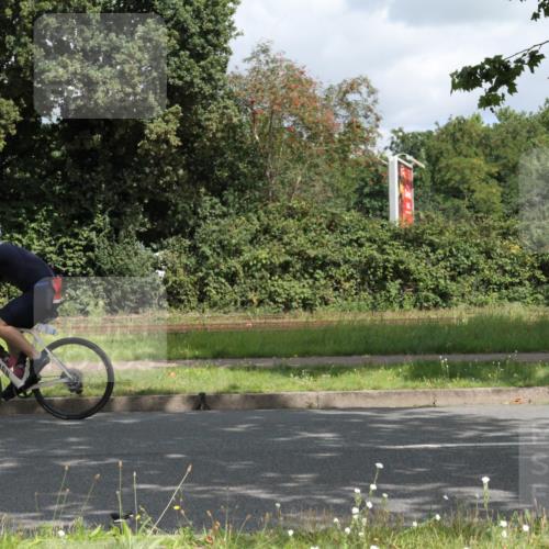 10.08.2025 - GEWOBA Citytriathlon Bremen Yannick Fuchs http://msf.ph/oto/8567269 10.08.2025 12:31:58 Radfahren 552, 615, 627, 657, 666, 667, 689, 770, 806, 838, 839, 857, 873, 876, 888, 897 meine-sportfotos.de
