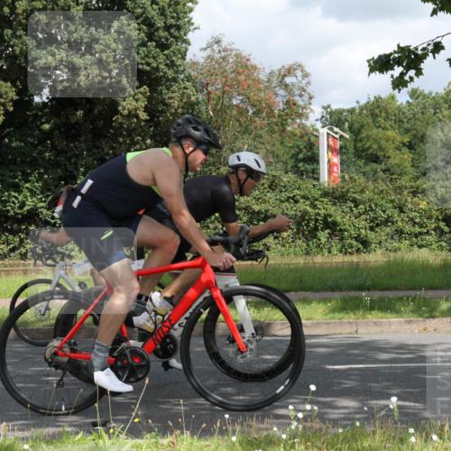 10.08.2025 - GEWOBA Citytriathlon Bremen Yannick Fuchs http://msf.ph/oto/8567272 10.08.2025 12:32:01 Radfahren 552, 615, 627, 657, 667, 682, 689, 770, 806, 838, 839, 857, 873, 876, 888, 897 meine-sportfotos.de