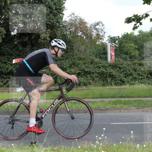 10.08.2025 - GEWOBA Citytriathlon Bremen Yannick Fuchs http://msf.ph/oto/8567282 10.08.2025 12:32:13 Radfahren 551, 682, 689, 735, 770, 806, 838, 857, 876, 888, 897 meine-sportfotos.de