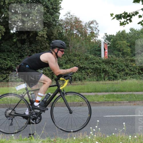 10.08.2025 - GEWOBA Citytriathlon Bremen Yannick Fuchs http://msf.ph/oto/8567287 10.08.2025 12:32:22 Radfahren 551, 641, 643, 648, 682, 735, 776, 806, 840 meine-sportfotos.de