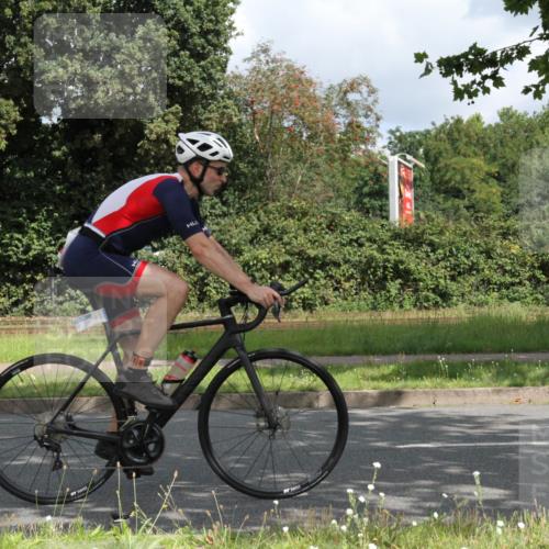10.08.2025 - GEWOBA Citytriathlon Bremen Yannick Fuchs http://msf.ph/oto/8567314 10.08.2025 12:33:08 Radfahren 554, 604, 626, 664, 708, 715, 738, 824, 836, 859, 1010, 1016 meine-sportfotos.de