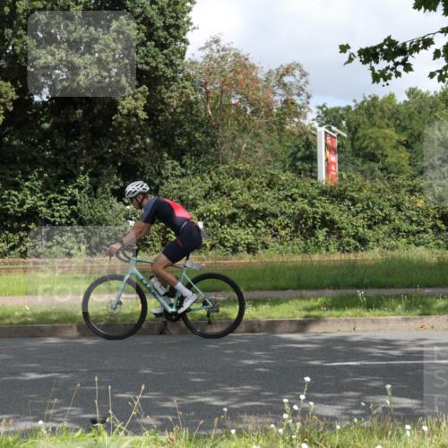 10.08.2025 - GEWOBA Citytriathlon Bremen Yannick Fuchs http://msf.ph/oto/8567329 10.08.2025 12:33:43 Radfahren 560, 635, 741, 820, 856, 895 meine-sportfotos.de