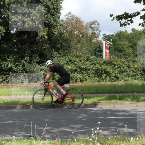 10.08.2025 - GEWOBA Citytriathlon Bremen Yannick Fuchs http://msf.ph/oto/8567330 10.08.2025 12:33:45 Radfahren 560, 635, 741, 820, 856, 858, 895 meine-sportfotos.de