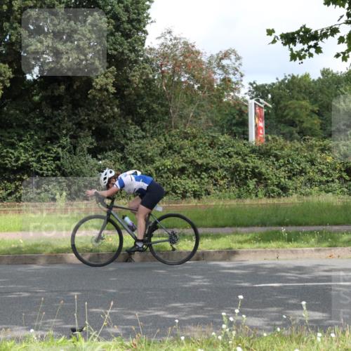 10.08.2025 - GEWOBA Citytriathlon Bremen Yannick Fuchs http://msf.ph/oto/8567350 10.08.2025 12:34:10 Radfahren 553, 637, 768, 822, 834, 858, 867 meine-sportfotos.de