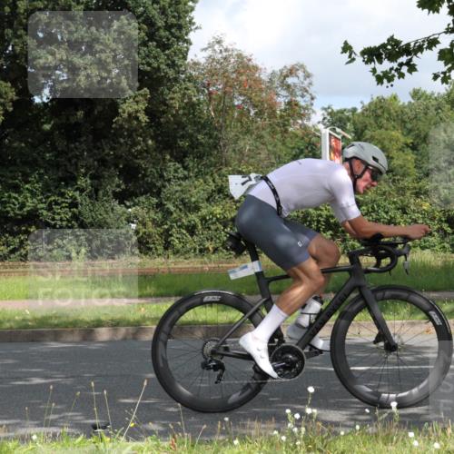 10.08.2025 - GEWOBA Citytriathlon Bremen Yannick Fuchs http://msf.ph/oto/8567363 10.08.2025 12:34:35 Radfahren 584, 591, 686, 736, 826, 841, 891, 912, 914, 1027, 1037 meine-sportfotos.de