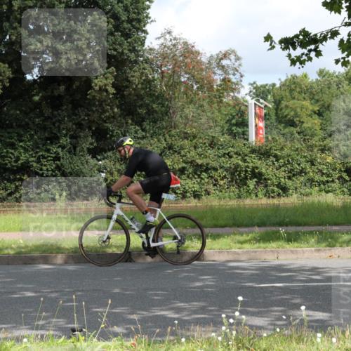 10.08.2025 - GEWOBA Citytriathlon Bremen Yannick Fuchs http://msf.ph/oto/8567364 10.08.2025 12:34:35 Radfahren 584, 591, 686, 736, 826, 841, 891, 912, 914, 1027, 1037 meine-sportfotos.de