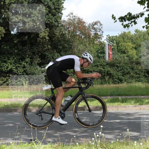 10.08.2025 - GEWOBA Citytriathlon Bremen Yannick Fuchs http://msf.ph/oto/8567367 10.08.2025 12:34:37 Radfahren 584, 591, 632, 686, 736, 826, 841, 891, 912, 914, 1027, 1037 meine-sportfotos.de