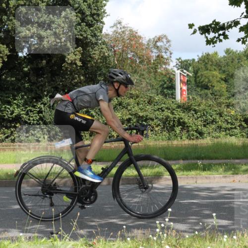 10.08.2025 - GEWOBA Citytriathlon Bremen Yannick Fuchs http://msf.ph/oto/8567373 10.08.2025 12:34:44 Radfahren 556, 584, 591, 632, 736, 826, 841, 914, 1027, 1037 meine-sportfotos.de