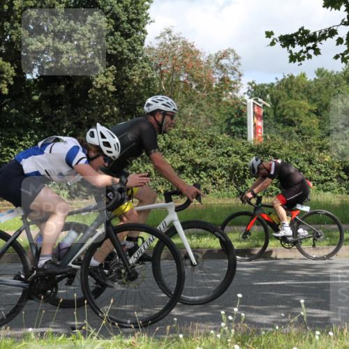 10.08.2025 - GEWOBA Citytriathlon Bremen Yannick Fuchs http://msf.ph/oto/8567388 10.08.2025 12:35:07 Radfahren 558, 680, 707, 855, 902, 915, 956, 973, 977, 1035 meine-sportfotos.de