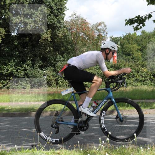 10.08.2025 - GEWOBA Citytriathlon Bremen Yannick Fuchs http://msf.ph/oto/8567398 10.08.2025 12:35:30 Radfahren 579, 642, 719, 742, 763, 783, 833, 919, 973, 1039 meine-sportfotos.de