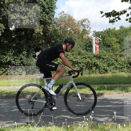 10.08.2025 - GEWOBA Citytriathlon Bremen Yannick Fuchs http://msf.ph/oto/8567458 10.08.2025 12:37:01 Radfahren 631, 678, 726, 734, 739, 982, 1033 meine-sportfotos.de