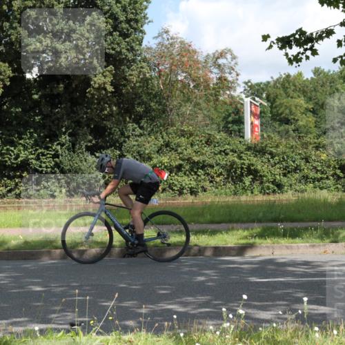 10.08.2025 - GEWOBA Citytriathlon Bremen Yannick Fuchs http://msf.ph/oto/8567463 10.08.2025 12:37:12 Radfahren 631, 726, 734, 804, 982, 1033 meine-sportfotos.de