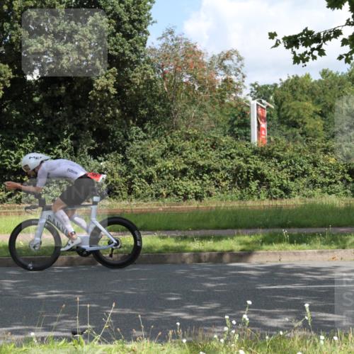 10.08.2025 - GEWOBA Citytriathlon Bremen Yannick Fuchs http://msf.ph/oto/8567472 10.08.2025 12:37:35 Radfahren 563, 603 meine-sportfotos.de