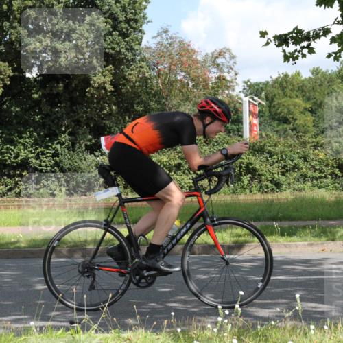 10.08.2025 - GEWOBA Citytriathlon Bremen Yannick Fuchs http://msf.ph/oto/8567473 10.08.2025 12:37:40 Radfahren 563, 603 meine-sportfotos.de