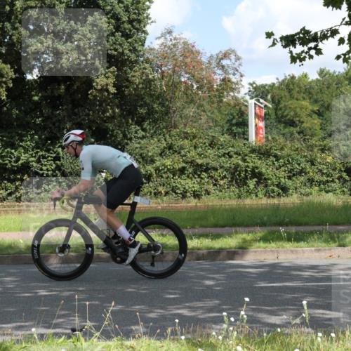 10.08.2025 - GEWOBA Citytriathlon Bremen Yannick Fuchs http://msf.ph/oto/8567511 10.08.2025 12:38:31 Radfahren 557, 634, 662, 772 meine-sportfotos.de