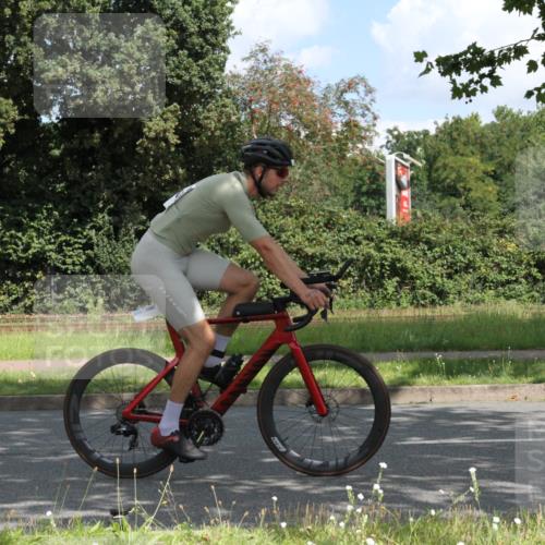 10.08.2025 - GEWOBA Citytriathlon Bremen Yannick Fuchs http://msf.ph/oto/8567528 10.08.2025 12:38:54 Radfahren 555, 658, 720, 740, 762, 772, 797, 892, 940, 969, 978, 1019 meine-sportfotos.de