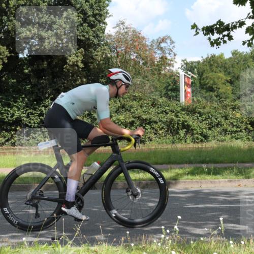 10.08.2025 - GEWOBA Citytriathlon Bremen Yannick Fuchs http://msf.ph/oto/8567546 10.08.2025 12:39:16 Radfahren 658, 696, 709, 729, 758, 869, 900, 969, 1006 meine-sportfotos.de
