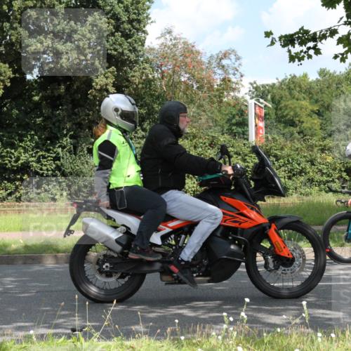 10.08.2025 - GEWOBA Citytriathlon Bremen Yannick Fuchs http://msf.ph/oto/8567552 10.08.2025 12:39:23 Radfahren 696, 709, 729, 758, 795, 869, 900, 1006 meine-sportfotos.de