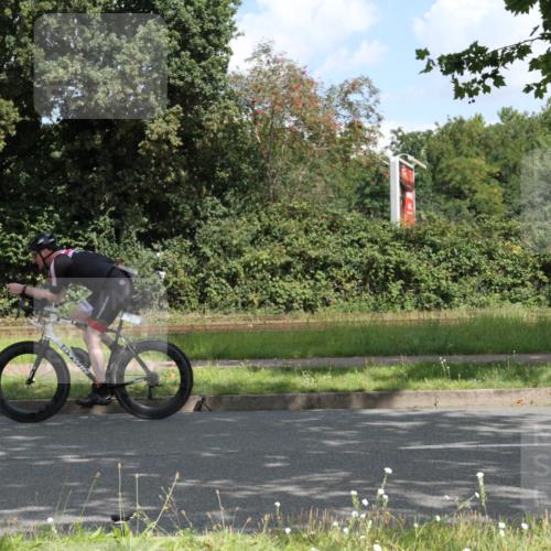 10.08.2025 - GEWOBA Citytriathlon Bremen Yannick Fuchs http://msf.ph/oto/8567556 10.08.2025 12:39:25 Radfahren 572, 696, 709, 729, 758, 795, 869, 1006 meine-sportfotos.de
