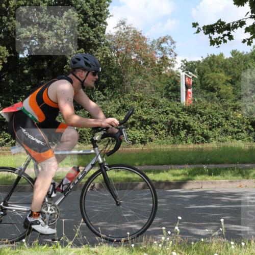 10.08.2025 - GEWOBA Citytriathlon Bremen Yannick Fuchs http://msf.ph/oto/8567557 10.08.2025 12:39:25 Radfahren 572, 696, 709, 729, 758, 795, 869, 1006 meine-sportfotos.de