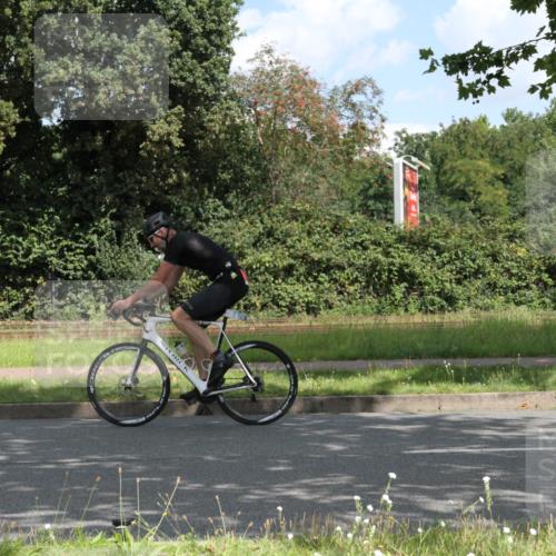 10.08.2025 - GEWOBA Citytriathlon Bremen Yannick Fuchs http://msf.ph/oto/8567567 10.08.2025 12:39:39 Radfahren 572, 589, 795, 813, 869 meine-sportfotos.de